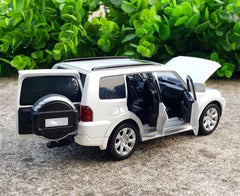 1:32 Mitsubishi Pajero SUV Alloy Simulation Model Car